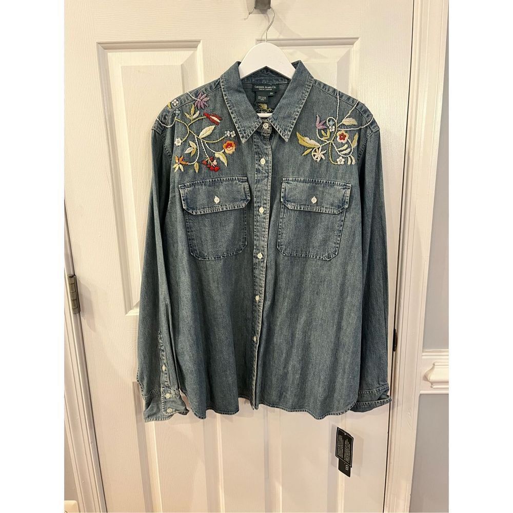 Lauren Jeans Co. Denim Floral Embroidered Button Down Shirt in vintage Wash sz 3